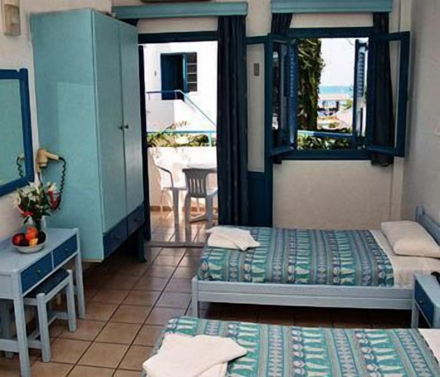 פלטאנס Galeana Beach Hotel מראה חיצוני תמונה