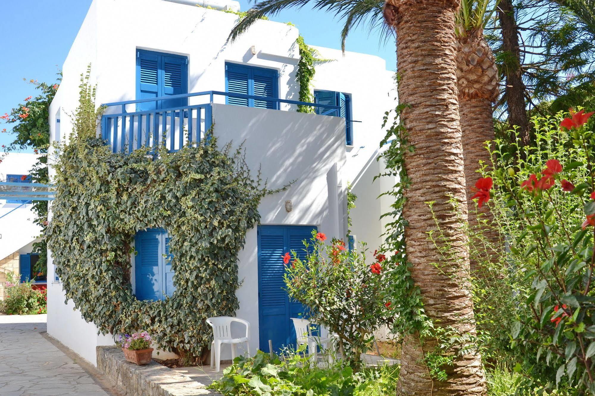 פלטאנס Galeana Beach Hotel מראה חיצוני תמונה