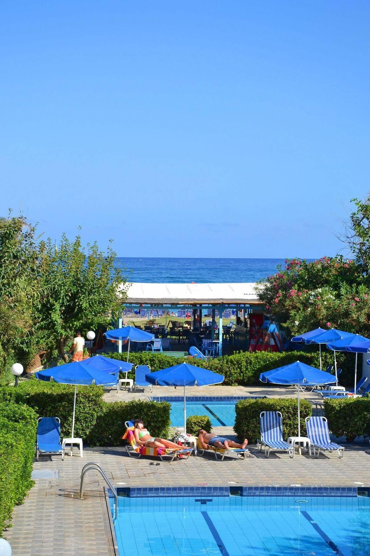 פלטאנס Galeana Beach Hotel מראה חיצוני תמונה