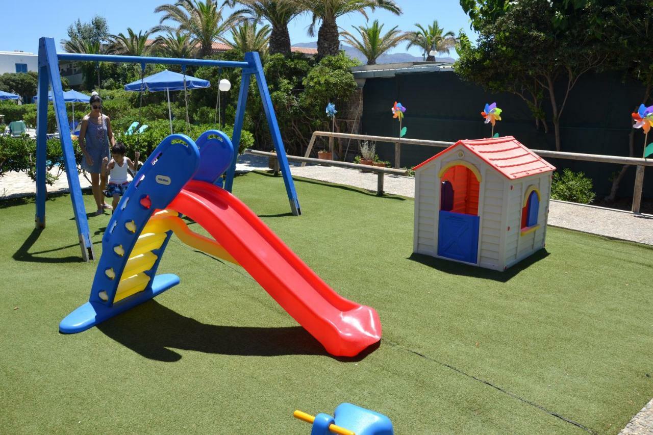פלטאנס Galeana Beach Hotel מראה חיצוני תמונה